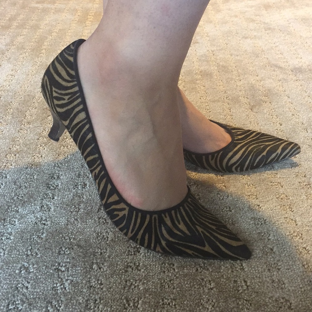 Animal print kitten heel pumps